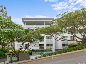 2-bed Getaway With Shared Pool & BBQ Access