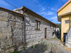 T4 House With Outdoor Pool and Wonderful Views