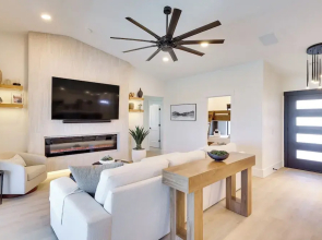 4 Mi to Dtwn: Luxe Gem w/ Pool in Lake Havasu City