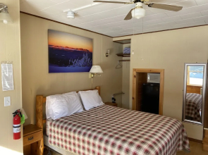 Mountain View Motel & Campground