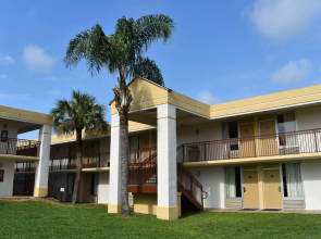 Super 8 by Wyndham Ocala I-75