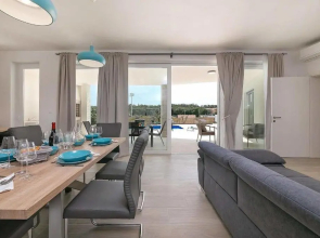 Villa Aura