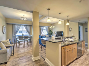 Grand Haven Condo - Walk to Nearby Hot Spots!