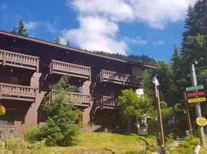 The Alpine Inn at Crystal Mountain Resort