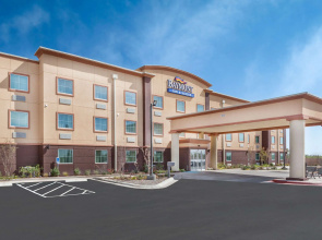 Baymont by Wyndham Midland Center