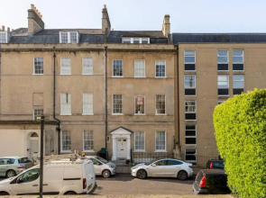 Rooftop Retreat - 2 Double Beds W/ Stunning Views (Adults Only)