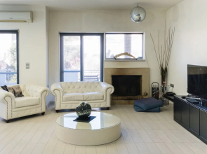 Thomis Beach Family Home Near the Sea