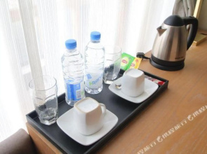 Shanghai Heyi Hotel (Shanghai Hongqiao Qilin Road Subway Station)