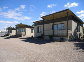 Oval Motel