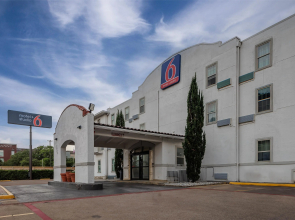 Motel 6 Dallas, TX – Downtown