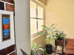 Artistic Apartment in Sunny Elwood near St Kilda