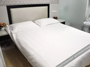 80 90 Holiday Hotel
