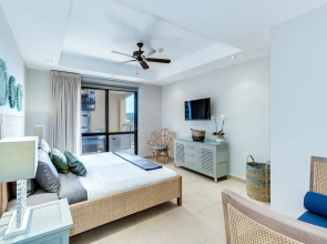 Perfect Oceanfront Retreat for Your Family