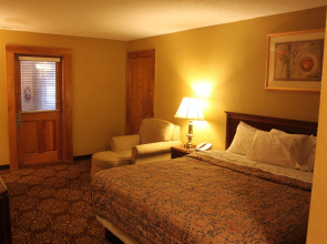 Whaler Inn And Suites