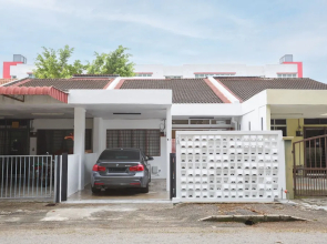 2 Bedroom Landed House Near Icon City BM
