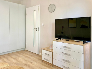 City Centre Bright & Cozy Apartment for 4 persons