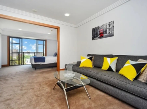 Central 1 Bedroom in Metropolis
