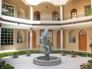 La Esmeralda en el Encanto Hotel Petit