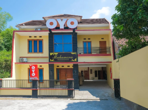 OYO 895 Mahameru Residence