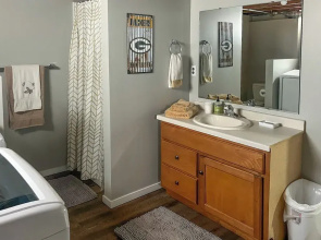 < 1 Mi to Lambeau Field: Green Bay Home w/ Grill!