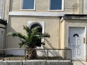 Central Plymouth Apartment