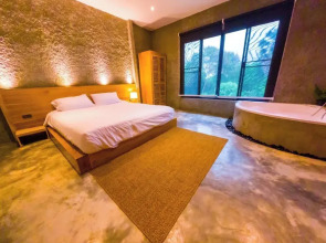 R Resident Resort