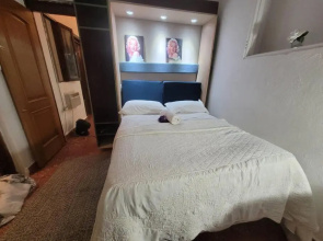 Renovated 2 colonial room independiente