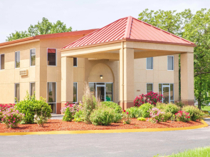 Days Inn by Wyndham Columbia I-70