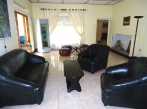Lions Den Hotel