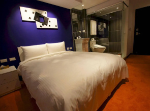 color fun inn