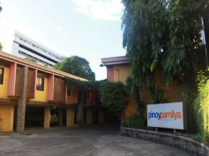 Pinoy Pamilya Hotel