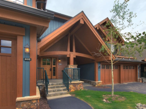Ski-in 2br  W/luxe Decor Steps To Winter Activities 2 Bedroom Townhouse by RedAwning