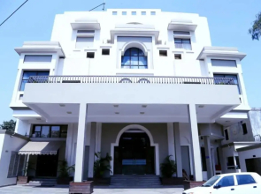 Hotel Rajmahal