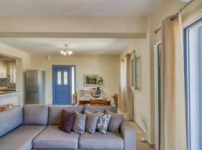 Aggelos Cozy Apartment few min From sea