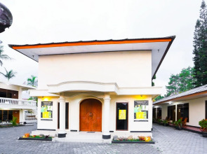 OYO 93136 Hotel Santo Djaya 2