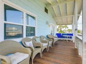 2 Blocks to Bay: Misty Harbor Rockport Home