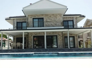 Stunning 4-bed Villa Grey 4 Bedrooms Private Pool