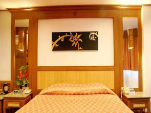 Royal Twins Palace Hotel