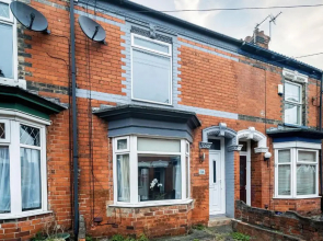Contractor and Family House & Free Parking & Garden