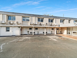 Carlton Suites