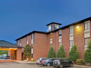 Days Inn & Suites by Wyndham Hickory
