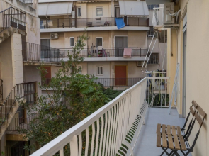 Cozy 2bd apt. 1 min from sea