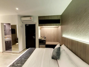 Flora by Crossroads Hotel