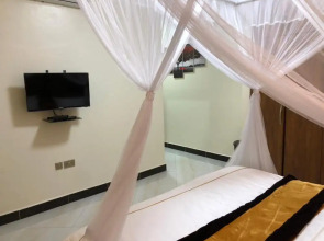 2 Bed - Sleeps 4 - Free Airport Shuttle