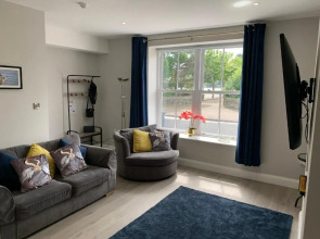 Luxurious Fully-equipped Seafront Apartment