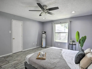 Sleek Rockwall Home Near Dtwn Dallas & Lake!