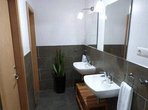 Super Balmes Guest House