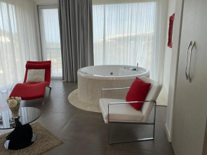 Max Luxury Suite