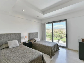 Villa With Private Pool in the Golf Resort