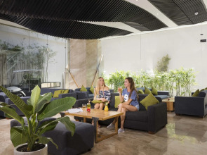 Maple Hotel & Apartment